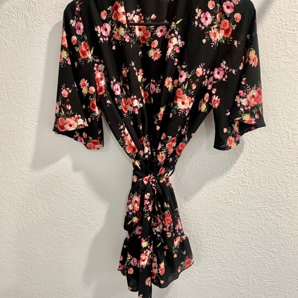 Brand new floral Lulu’s romper- Size S